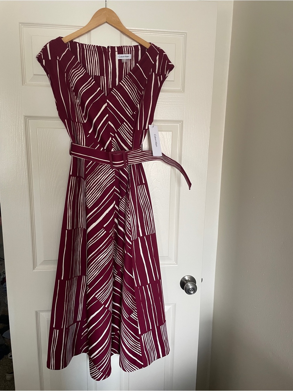 🤍 Calvin Klein Burgundy & Ivory Belted Fit-and-Flare Dress 🤍